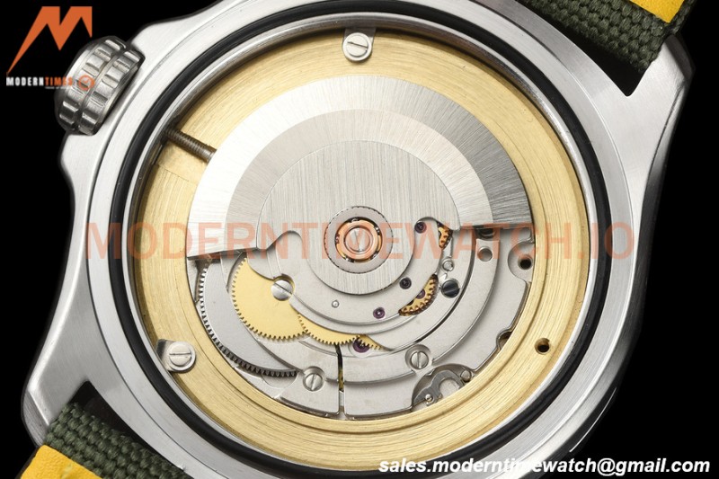 Breitling - Avenger Automatic 42mm SS/NY Green/Stk BLSF A2824
