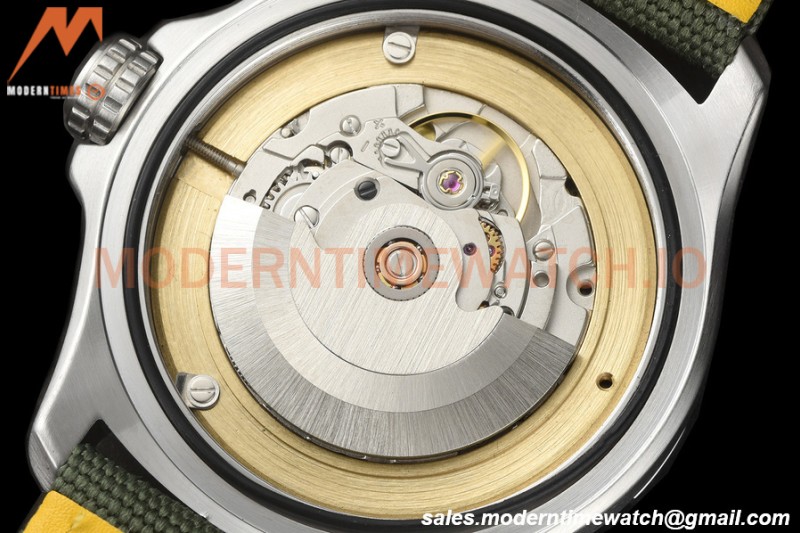 Breitling - Avenger Automatic 42mm SS/NY Green/Stk BLSF A2824