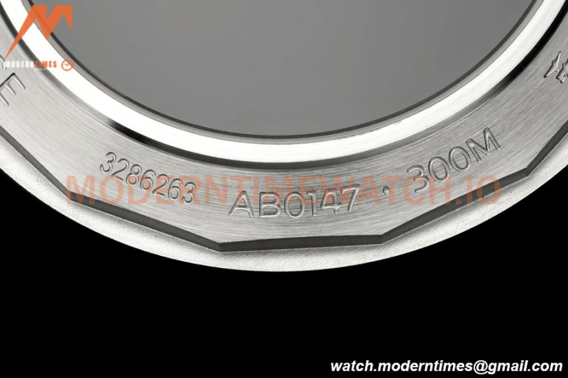 Breitling - Avenger B01 Chrono 44mm SS/NY Grn/Stk BLSF A7750 MOD