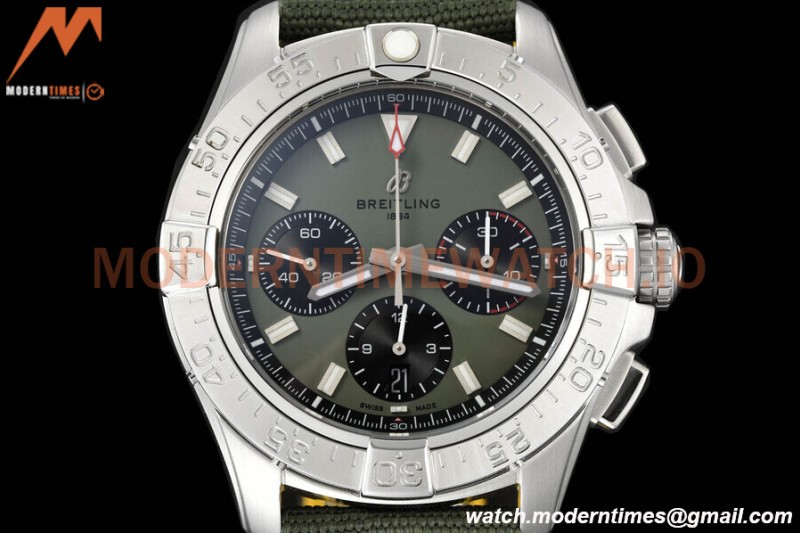 Breitling - Avenger B01 Chrono 44mm SS/NY Grn/Stk BLSF A7750 MOD