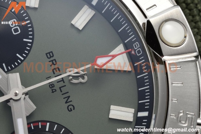 Breitling - Avenger B01 Chrono 44mm SS/NY Grn/Stk BLSF A7750 MOD