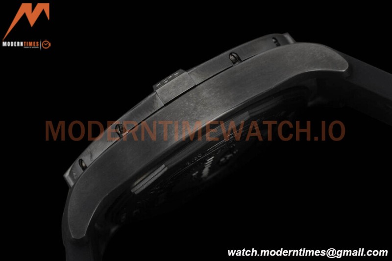 Breitling - Avenger Black Bird 44mm DLC/RU Blk/Stk GDF MY8215