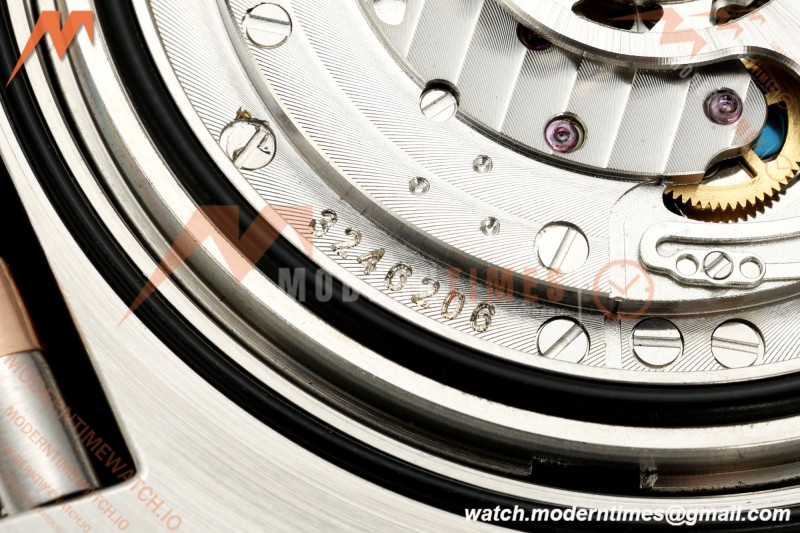Breitling - Super Chronomat B01 44mm SS/RG Green Dial TF A7750 Mod