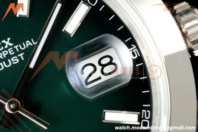Rolex - Datejust 126300 41mm 904L  Oys Smt SS/SS Ombre Green/Stk ARF DD3235