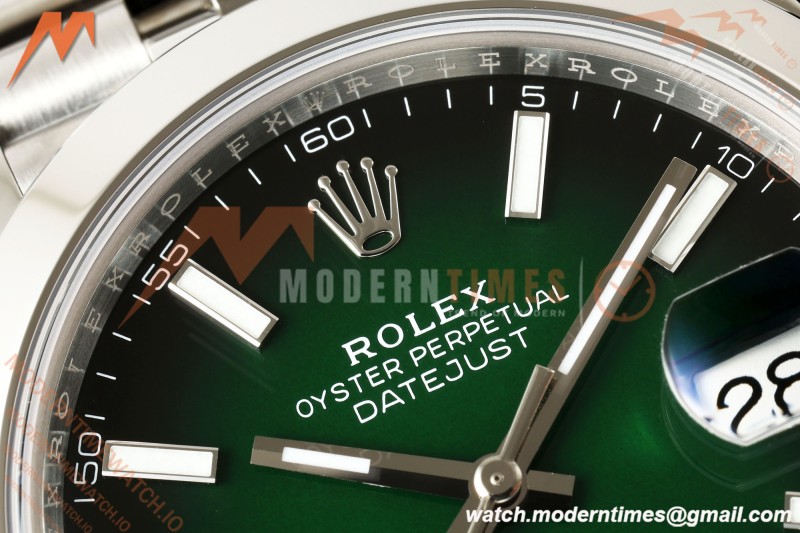 Rolex - Datejust 126334 41mm Jub Smth 904L SS/SS Ombre Green/Stk SEEKF DD3235