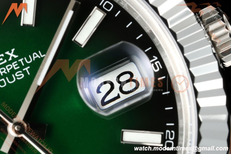Rolex - Datejust 126334 41mm Oys Flt 904L SS/SS Ombre Green/Stk SEEKF DD3235