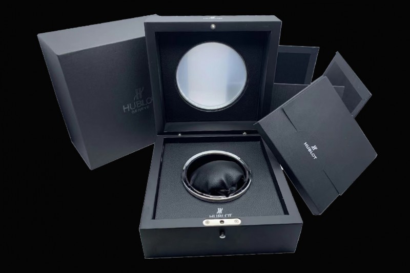 Hublot - Black Wooden Box Set with See-through Window and Full Set of Booklet and Card
