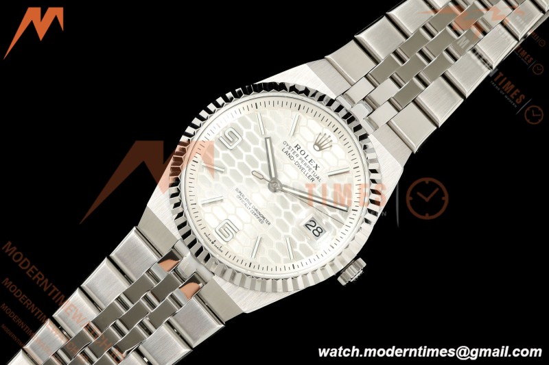 Rolex - Land-Dweller 127234 40mm Jub Flt SS/SS Wht/Stk DIWF A7135