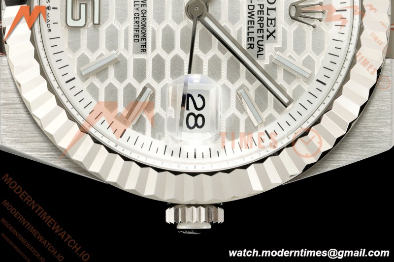Rolex - Land-Dweller 127334 40mm Jub Flt SS/SS Wht/Stk 2F A7135