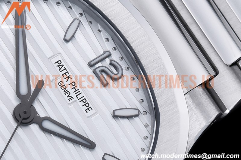 Patek Philippe - Nautilus Ladies 7118 35mm SS/SS Wht/Stk PPF A324