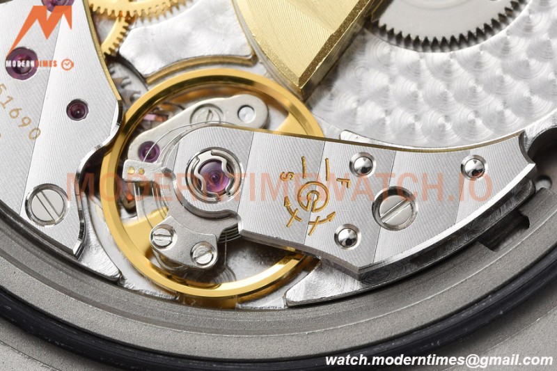 Patek Philippe - Nautilus Moon Phase 5722G 40mm Diamond SS/LE Blue PPF A240