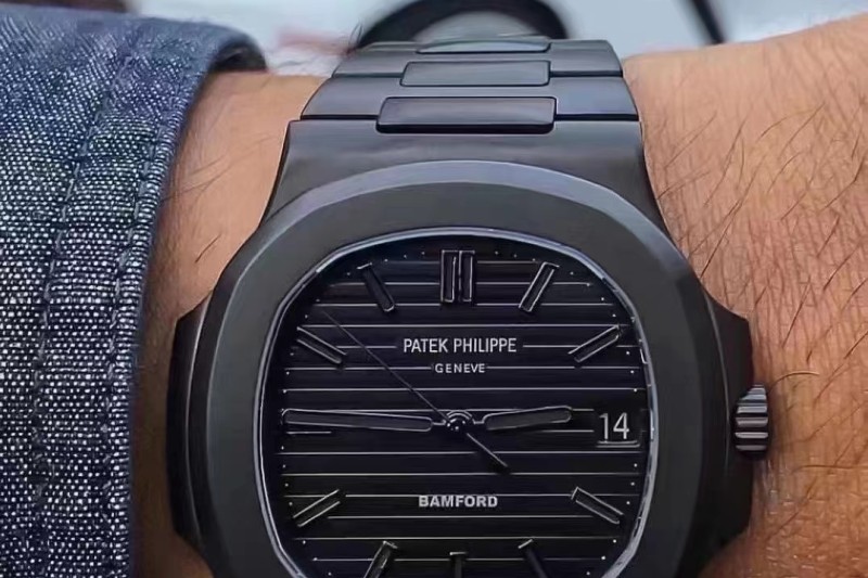 Patek Philippe - Nautilus AET 5711 40mm Black DLC/DLC Blk/Stk GRF MY9015