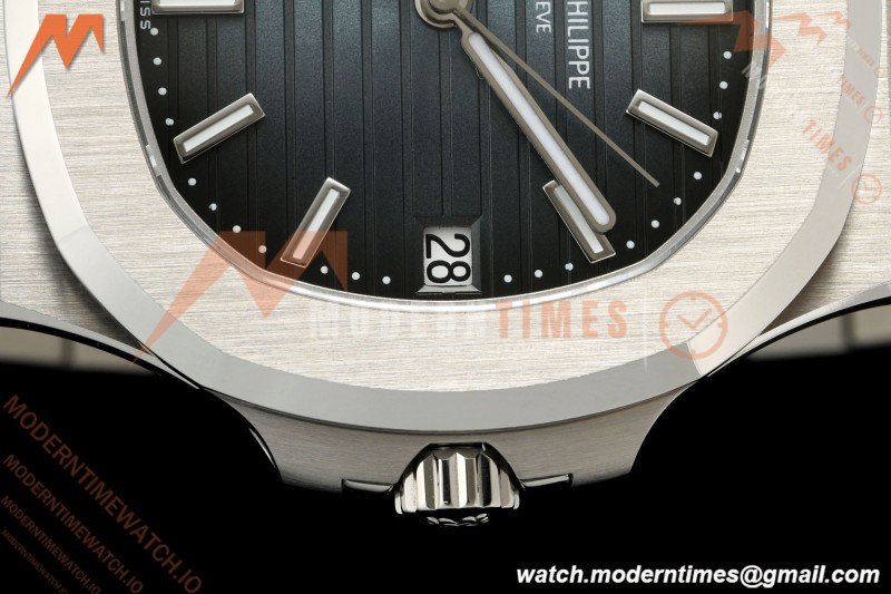 Patek Philippe - Nautilus Automatic 40mm 5711/1A SS/SS Blue BBF DD324