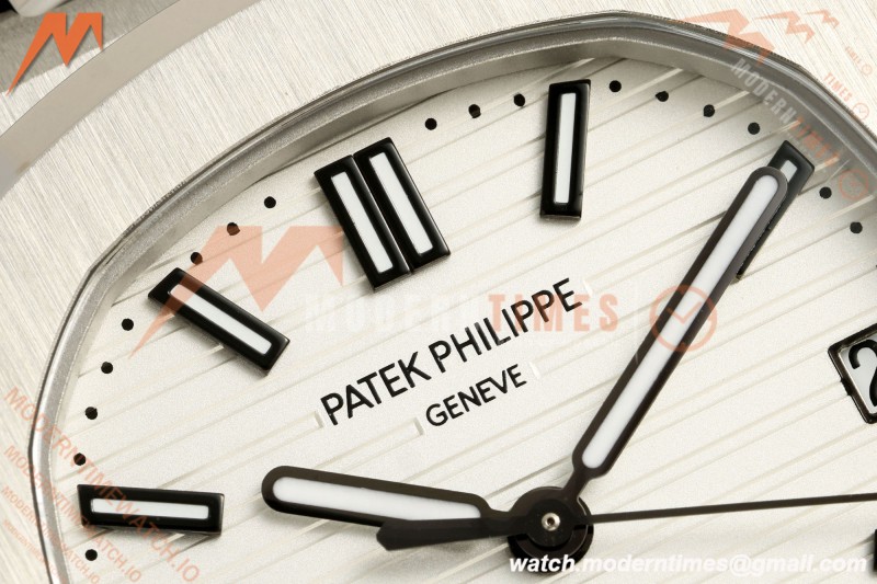 Patek Philippe - Nautilus Automatic 40mm 5711/1A SS/SS White BBF DD324