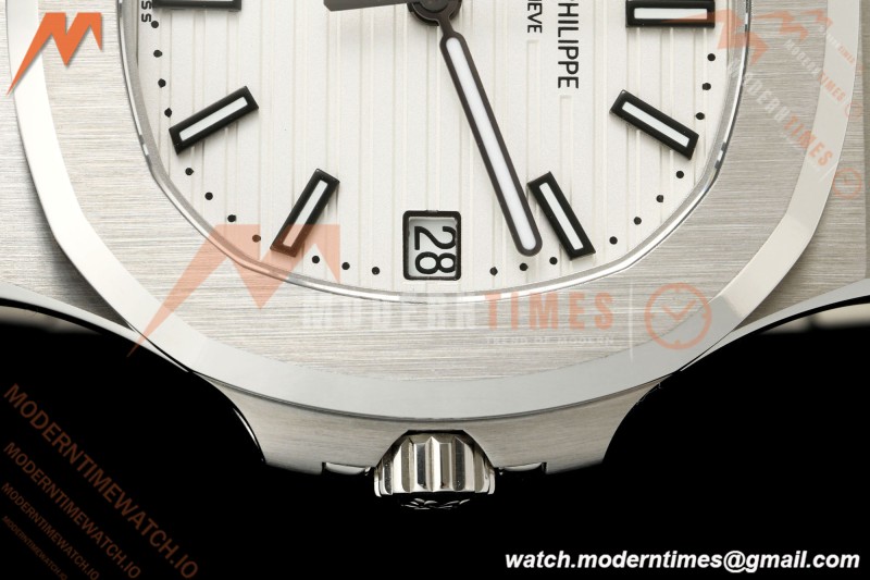 Patek Philippe - Nautilus Automatic 40mm 5711/1A SS/SS White BBF DD324