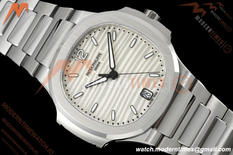 Patek Philippe - Nautilus Ladies 7118 35mm SS/SS Silver Dial 3KF DD324