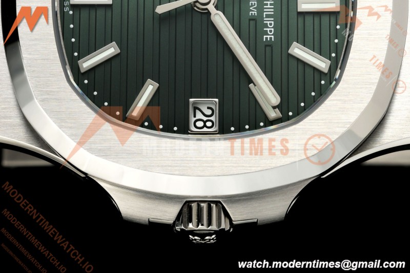 Patek Philippe - Nautilus Automatic 40mm 5711/1A SS/SS Green VF DD324