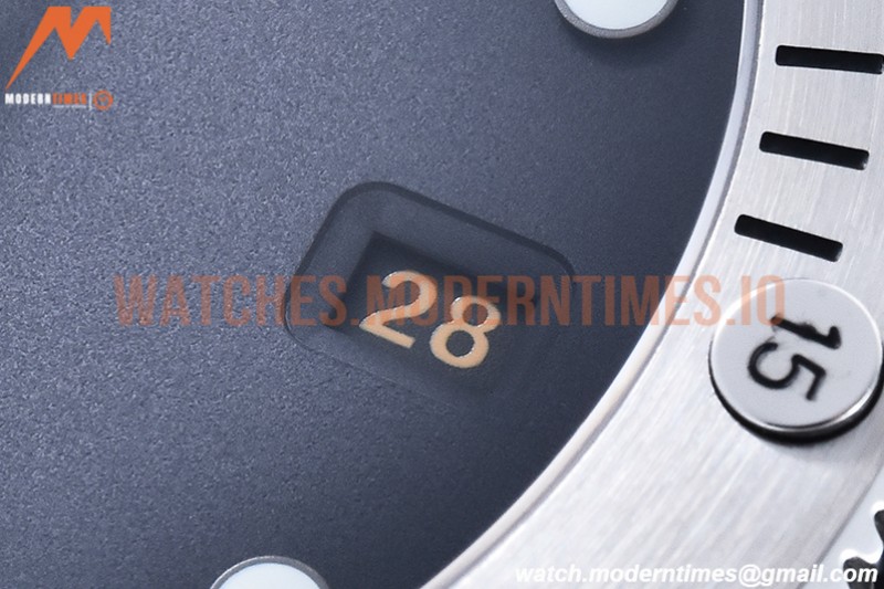 Panerai - Pam1323 Submersible GMT Navy Seal SS/RU Gry VSF P9011