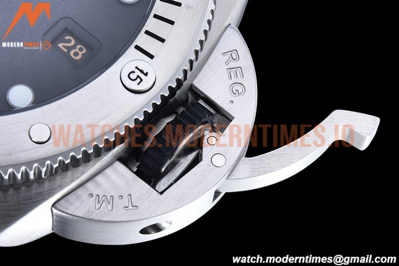 Panerai - Pam1323 Submersible GMT Navy Seal SS/RU Gry VSF P9011