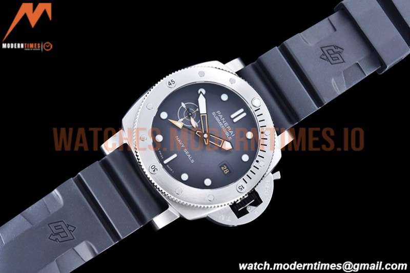Panerai - Pam1323 Submersible GMT Navy Seal SS/RU Gry VSF P9011