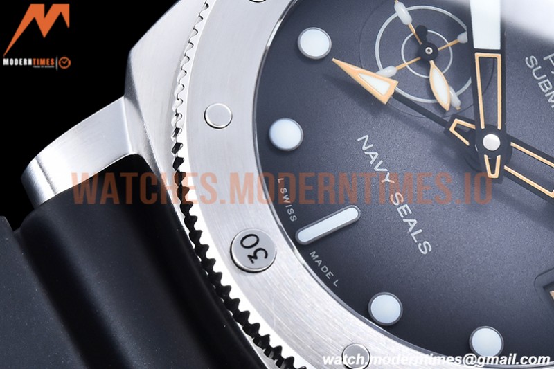 Panerai - Pam1323 Submersible GMT Navy Seal SS/RU Gry VSF P9011