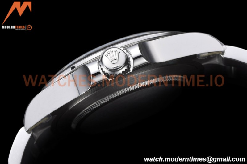 Rolex - Explorer II 226570 SS/SS 904L White CHS C+F VR3285