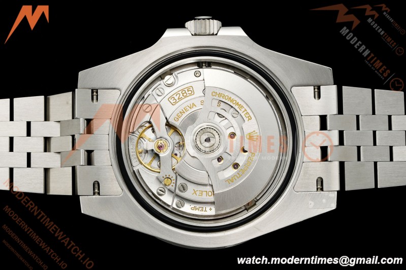 Rolex - GMT II 126710GRNR Bruce Wayne 40mm 904L Jub SS/SS Black Dial RF JH3285 Free Sprung