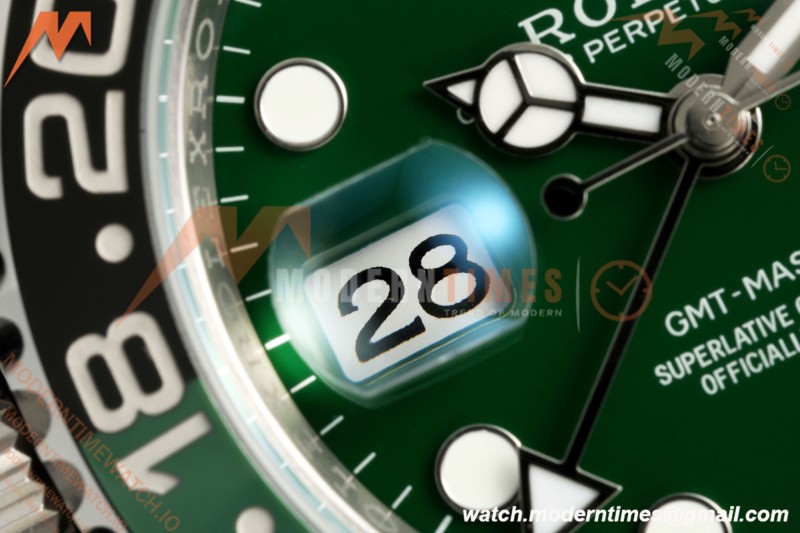 Rolex - GMT II 126729VTNR 40mm Oys SS/SS LHD Green Dial THBF SH3285 CHS
