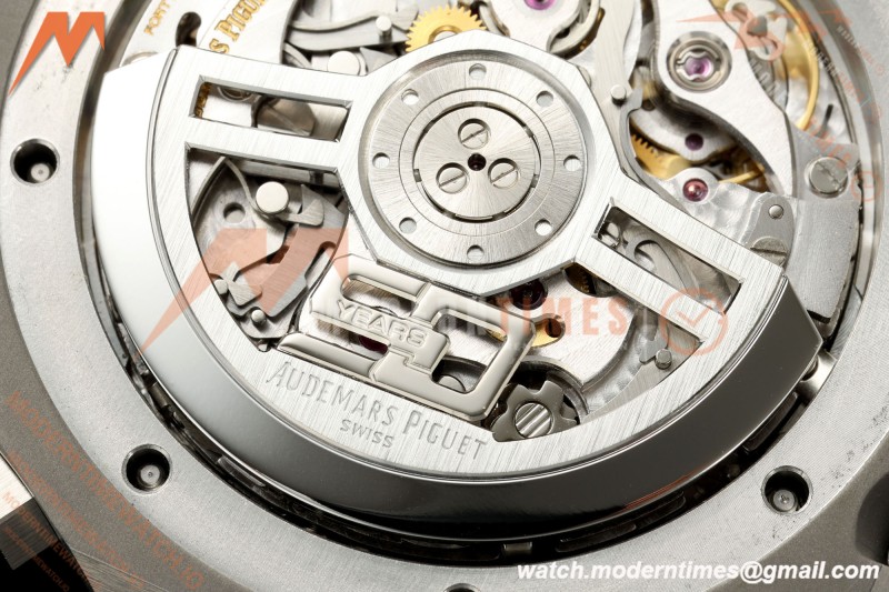 Audemars Piguet - Royal Oak 26240ST 50th Anniversary 41mm SS/RU White SWF Dial DDF DD4401