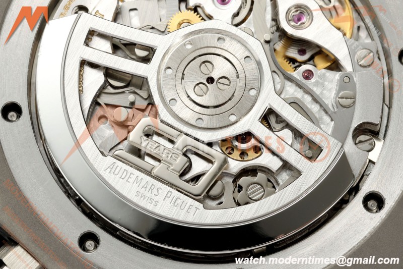 Audemars Piguet - Royal Oak 26240ST 50th Anniversary 41mm SS/SS White SWF Dial DDF DD4401