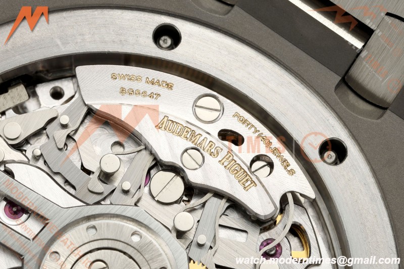 Audemars Piguet - Royal Oak 26240ST 50th Anniversary 41mm SS/SS White SWF Dial DDF DD4401