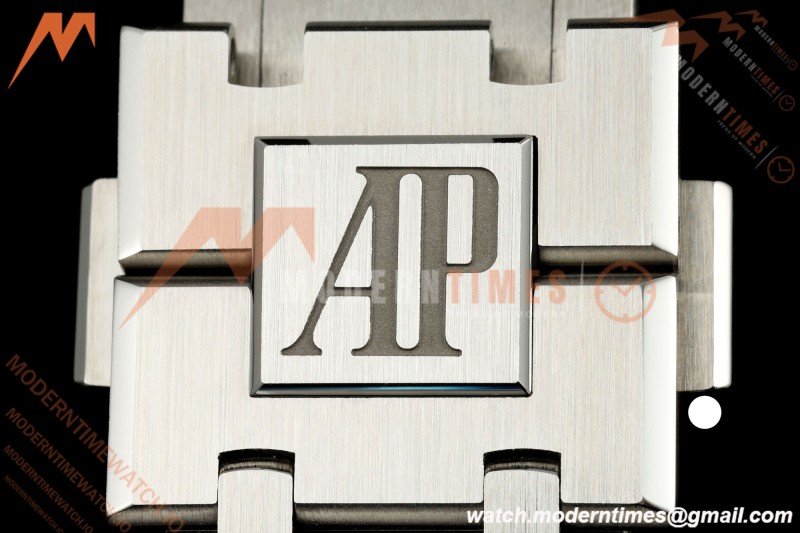 Audemars Piguet - Royal Oak 26240ST 50th Anniversary 41mm SS/SS White SWF Dial DDF DD4401