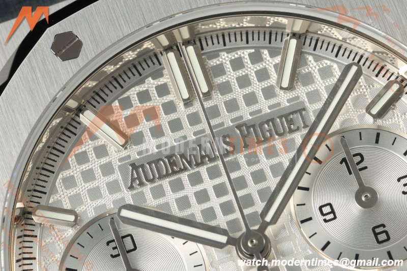 Audemars Piguet - Royal Oak 26240ST 50th Anniversary 41mm SS/SS White SWF Dial DDF DD4401