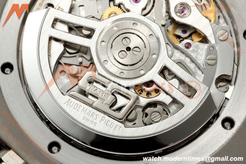 Audemars Piguet - Royal Oak 26240ST 50th Anniversary 41mm SS/SS Blue SWF Dial DDF DD4401