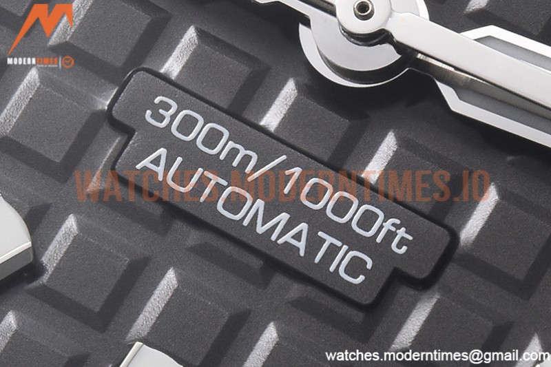 Audemars Piguet - Royal Oak Offshore Diver 15720 SS/RU Grey ZF A4308
