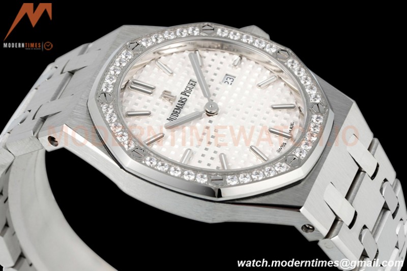 Audemars Piguet - Royal Oak Ladies 67651ST 33mm Dia SS/SS Wht/Stk ZF Swiss Qtz