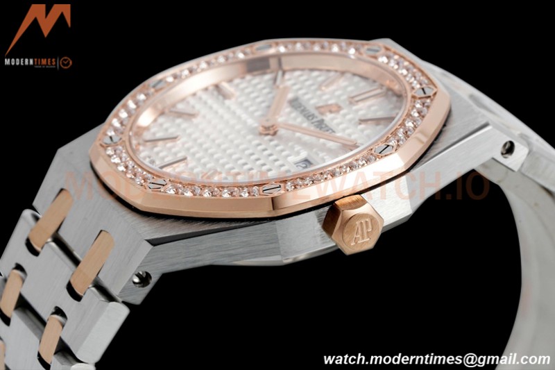 Audemars Piguet - Royal Oak Ladies 67651SR 33mm Dia RG/SS Wht/Stk ZF Swiss Qtz