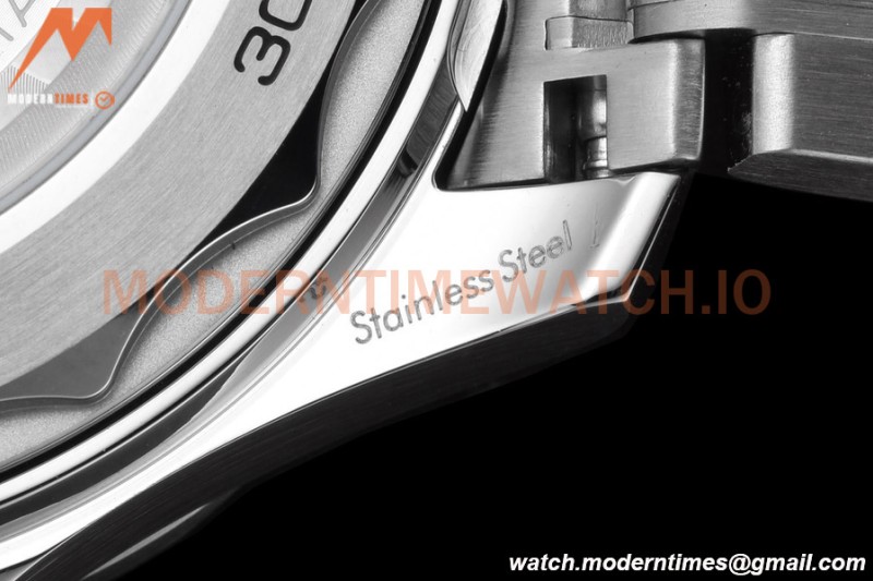 Omega - Seamaster Diver 300m 42mm Black SS/SS White Dial VSF A8800