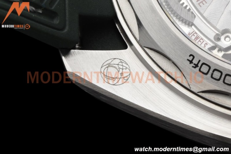 Omega - Seamaster Planet Ocean 600m 43.5mm SS/RU Grn/Cer Silver VSF A8900