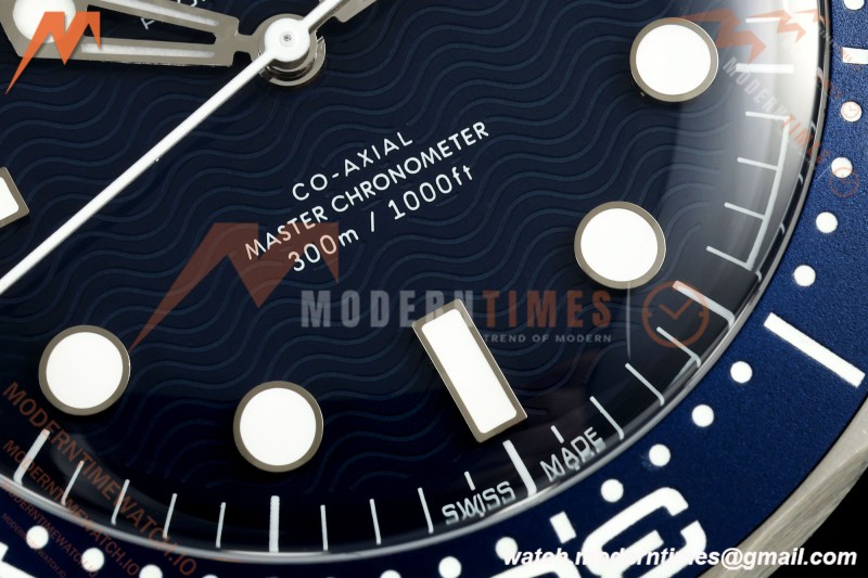 Omega - Seamaster Diver 300M 42mm James Bond 60th Anniv. SS/SS Blue VSF V4 A8806