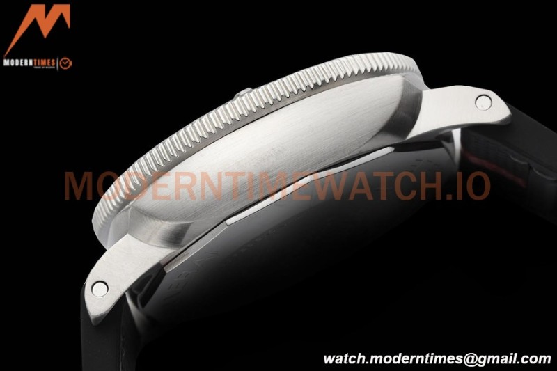 Panerai - PAM1579 Submersible Luna Rossa 42mm SS/RU White VSF P900