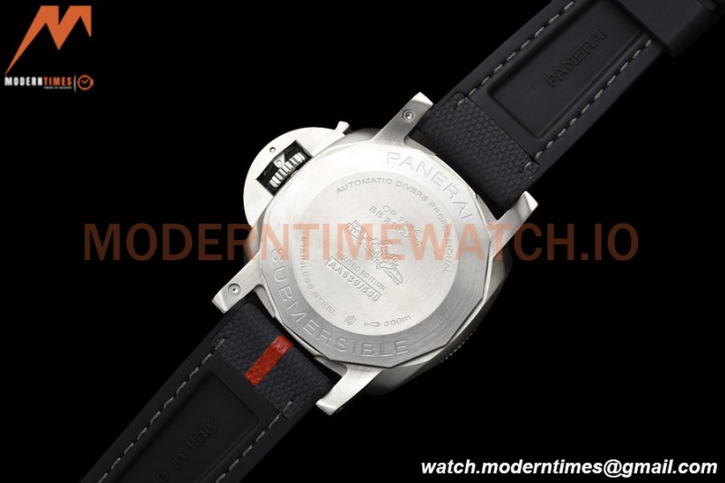 Panerai - PAM1579 Submersible Luna Rossa 42mm SS/RU White VSF P900