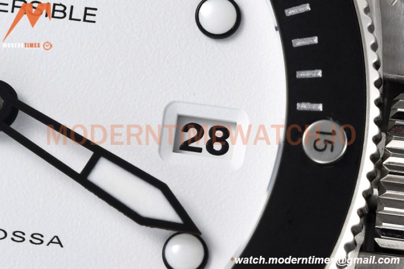 Panerai - PAM1579 Submersible Luna Rossa 42mm SS/RU White VSF P900