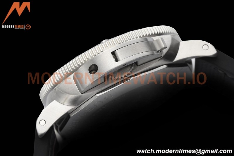 Panerai - PAM1565 Submersible Luna Rossa 42mm SS/RU Blue VSF P900